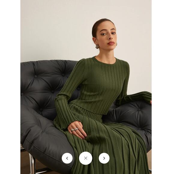 Commense Lettuce Trim Pleated Sweater Skirt And Sweater set Sz M - Picture 2 of 6